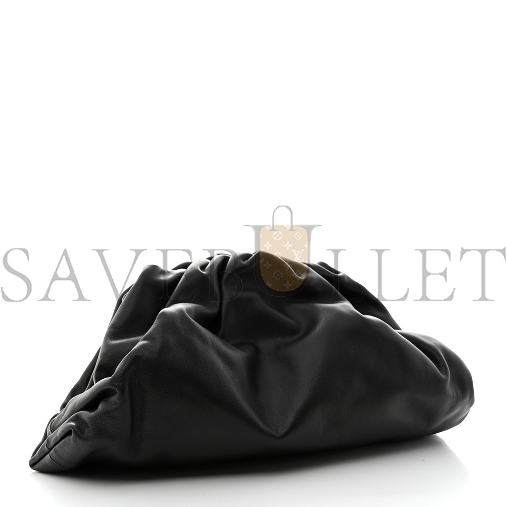 BOTTEGA VENETA SMOOTH BUTTER CALF THE POUCH OVERSIZED CLUTCH BLACK (37*19*8cm)