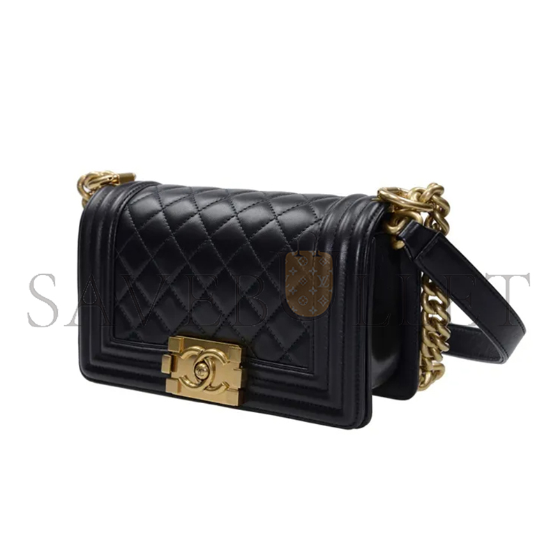 CHANEL SMALL QUILTED BOY BLACK A67085 Y09939 94305 (20*12*8cm)